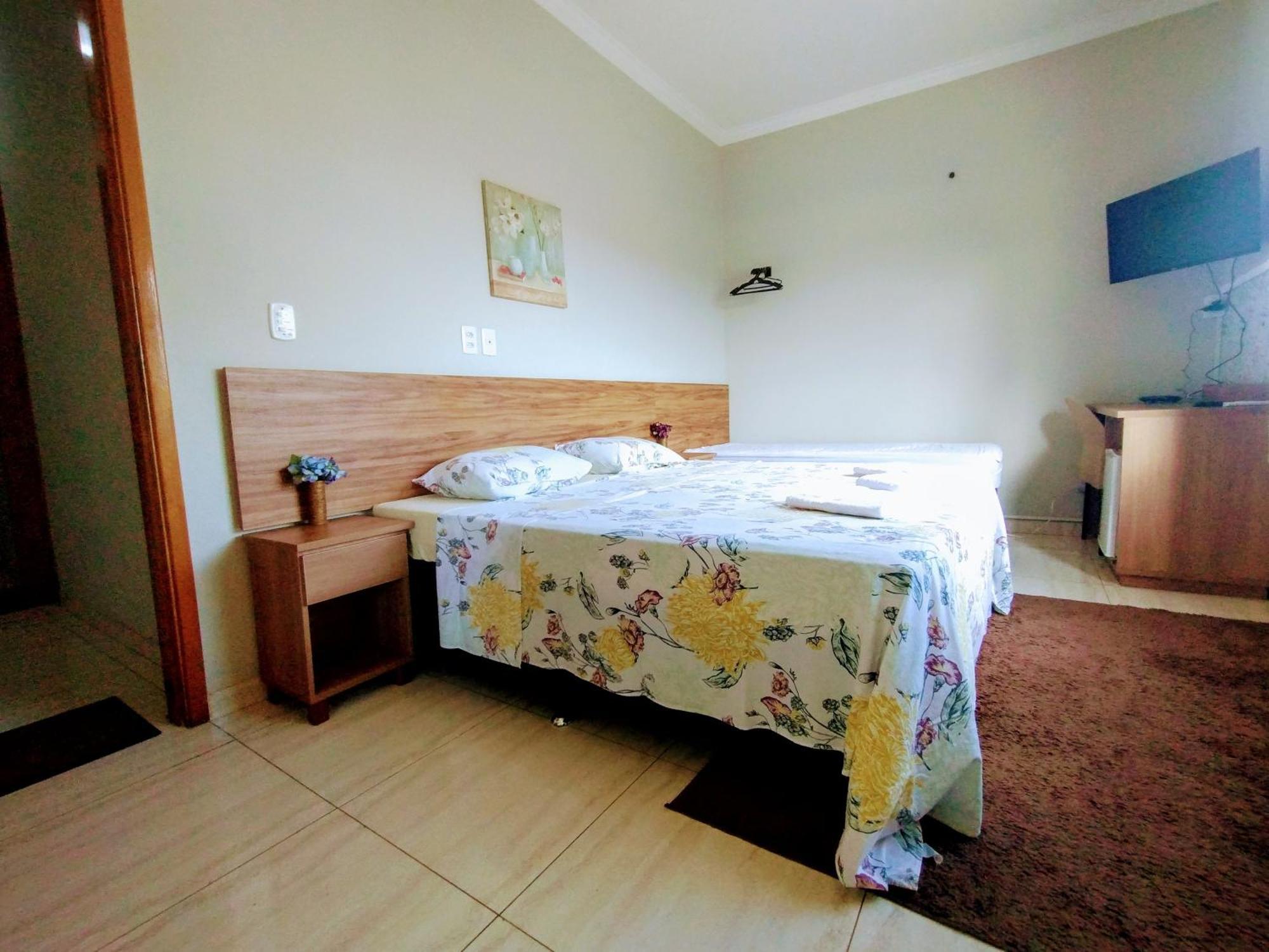 Pouso Oliveira Suites São João Batista do Glória Екстериор снимка